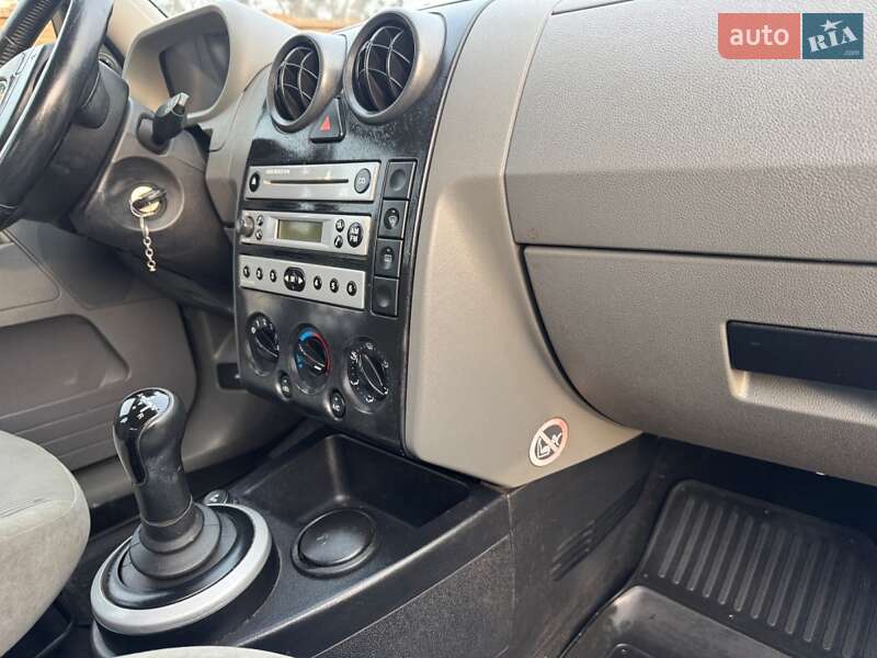 Хетчбек Ford Fusion 2003 в Чернівцях фото 28 Хетчбек Ford Fusion 2003 в Чернівцях