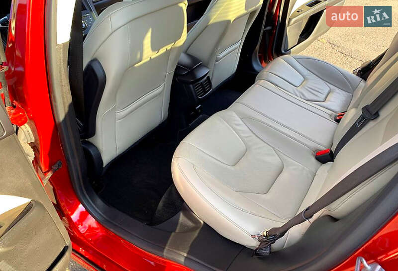 Седан Ford Fusion 2013 в Черкасах