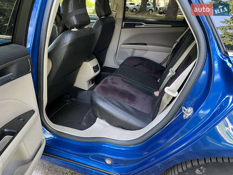 Седан Ford Fusion 2017 в Львові