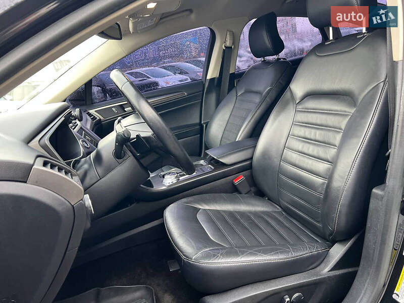 Седан Ford Fusion 2018 в Львові