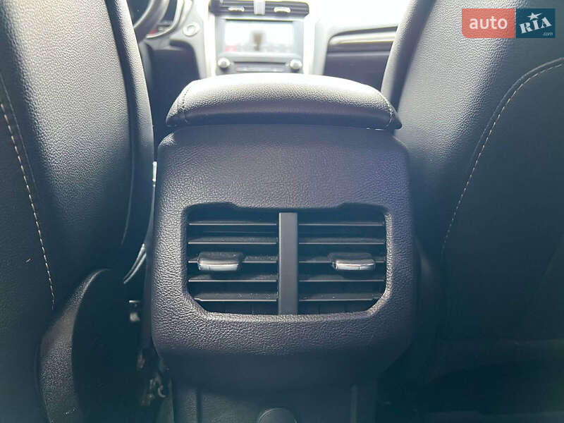 Седан Ford Fusion 2018 в Львові