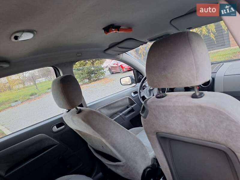 Хэтчбек Ford Fusion 2003 в Черновцах