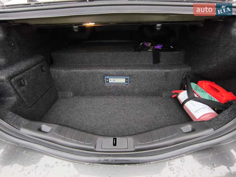 Седан Ford Fusion 2015 в Києві