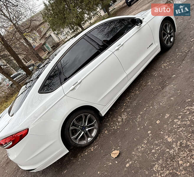 Седан Ford Fusion 2016 в Полтаві