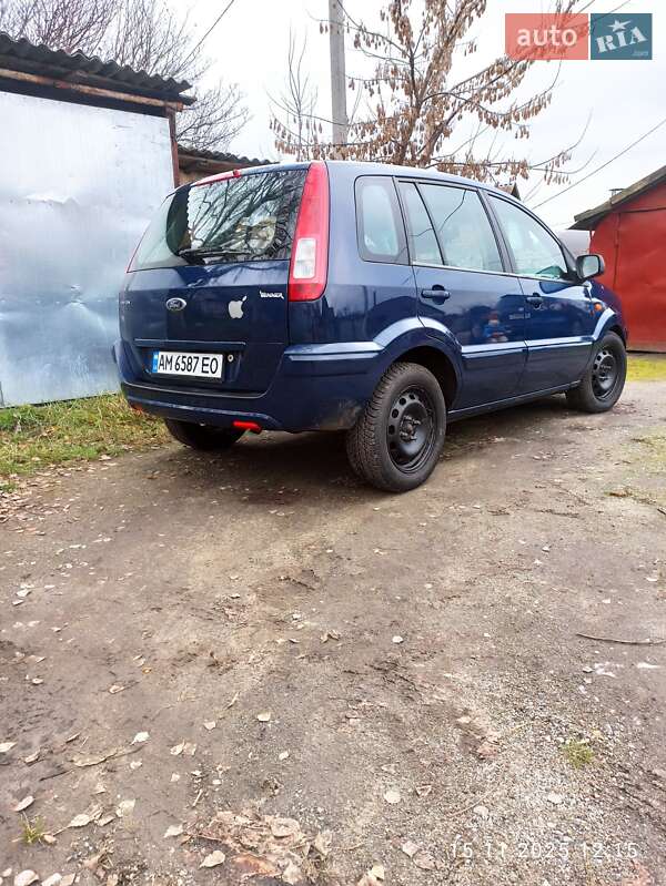 Хэтчбек Ford Fusion 2011 в Чуднове