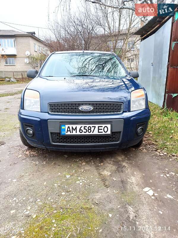 Хэтчбек Ford Fusion 2011 в Чуднове