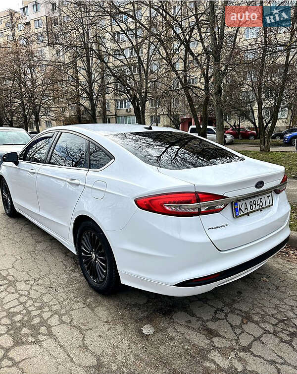 Седан Ford Fusion 2016 в Бучі