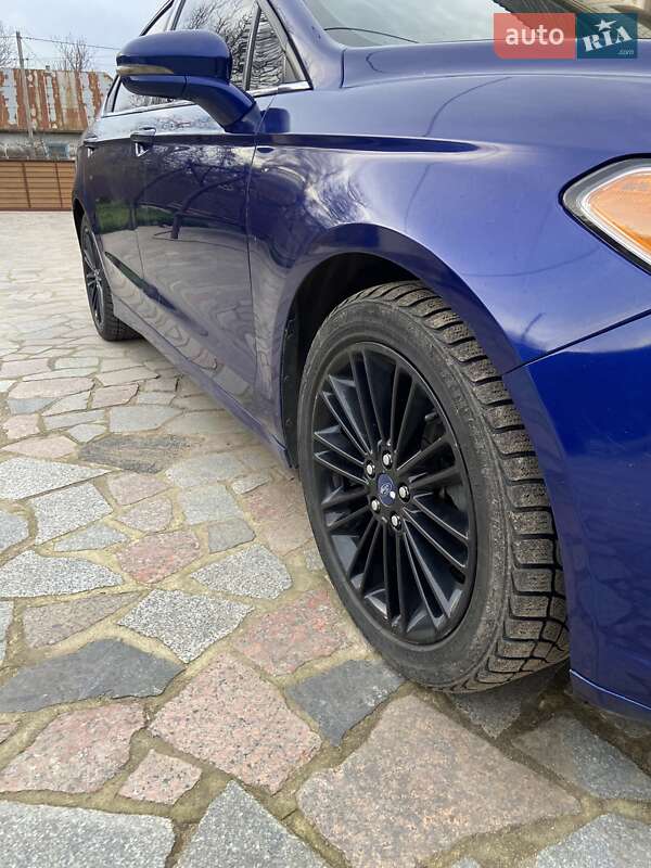 Седан Ford Fusion 2013 в Бершади