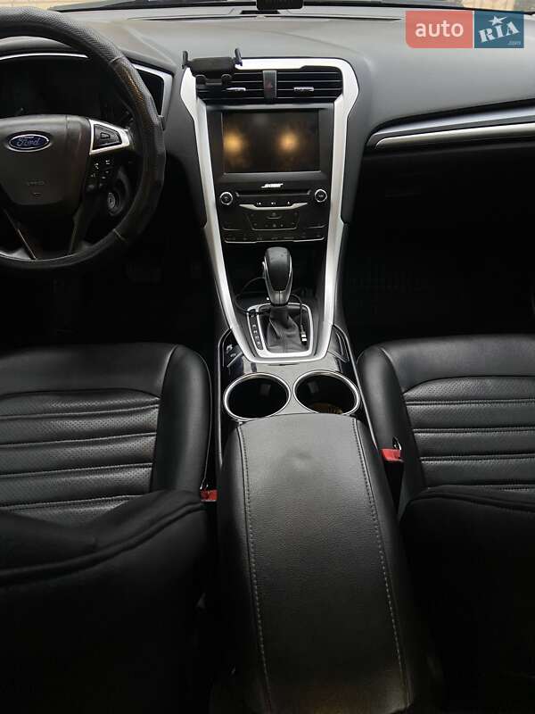 Седан Ford Fusion 2013 в Бершади