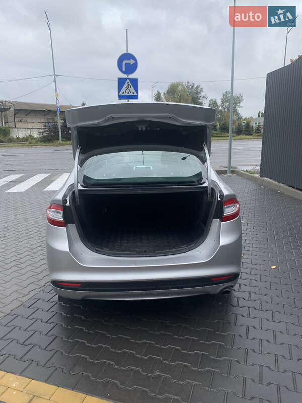 Седан Ford Fusion 2015 в Києві