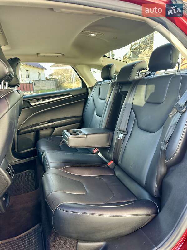 Седан Ford Fusion 2016 в Чернівцях