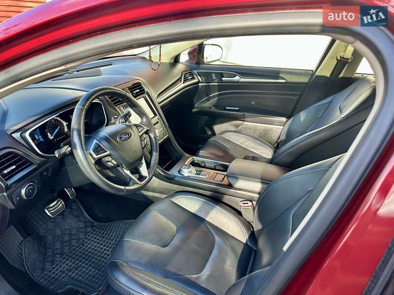 Седан Ford Fusion 2016 в Чернівцях