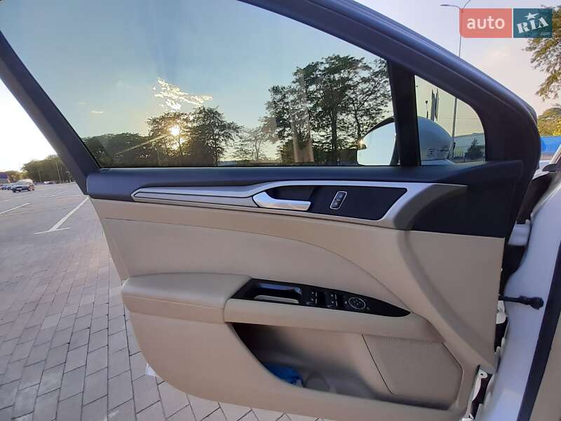 Седан Ford Fusion 2016 в Одесі