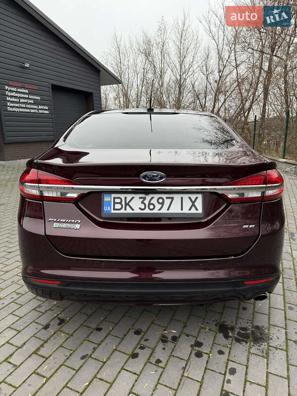 Седан Ford Fusion 2017 в Ровно