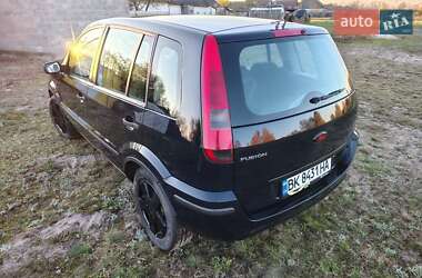 Хэтчбек Ford Fusion 2004 в Сарнах