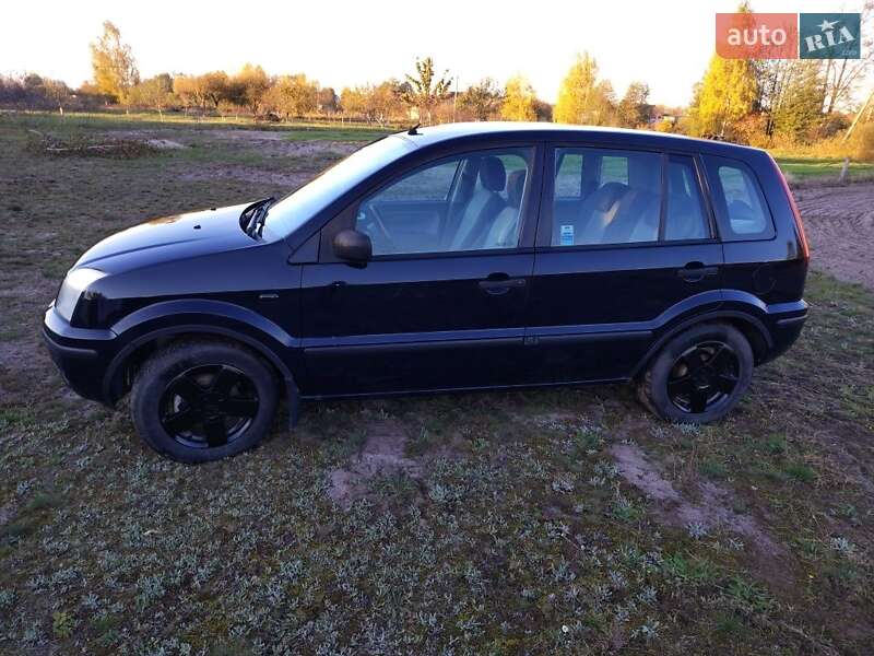 Хэтчбек Ford Fusion 2004 в Сарнах