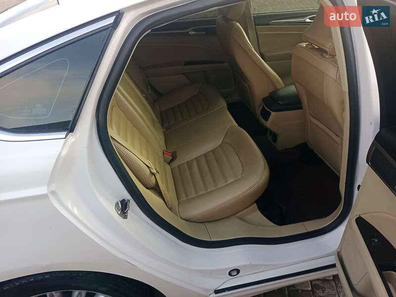 Седан Ford Fusion 2015 в Одесі