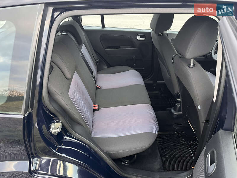 Хэтчбек Ford Fusion 2006 в Звягеле