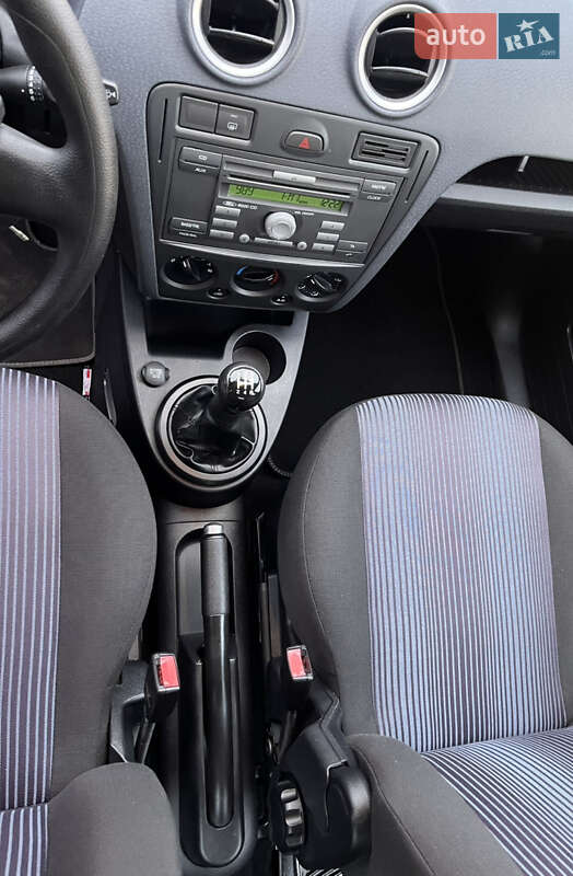 Хэтчбек Ford Fusion 2006 в Звягеле