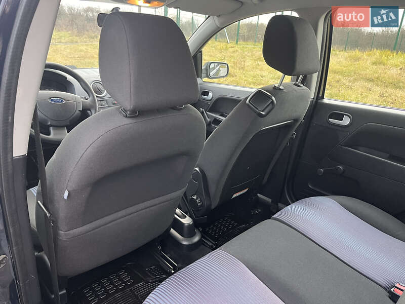 Хэтчбек Ford Fusion 2006 в Звягеле