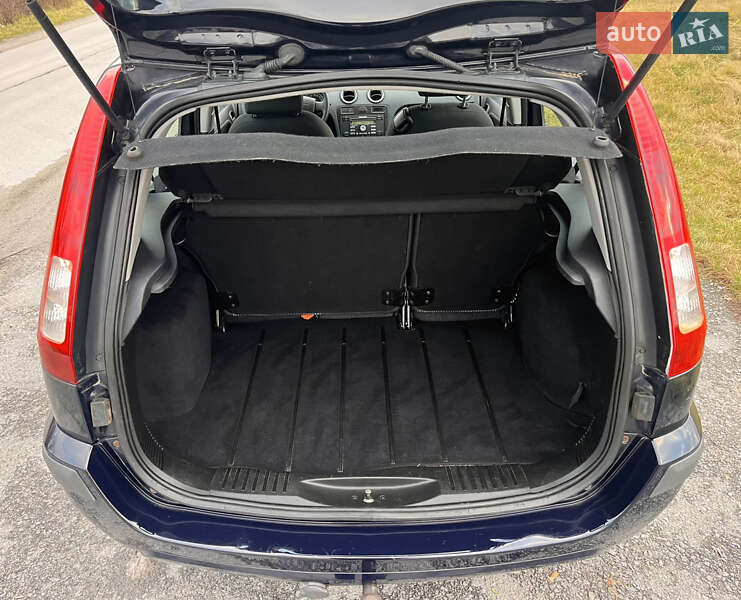 Хэтчбек Ford Fusion 2006 в Звягеле