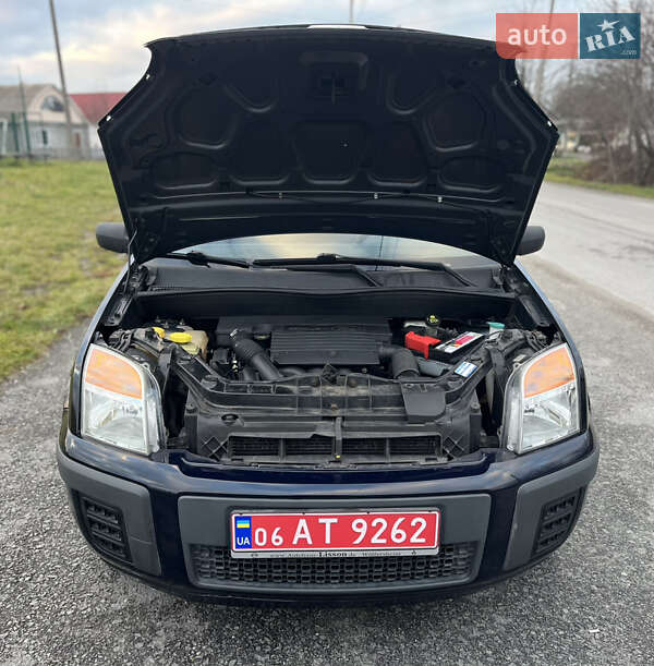 Хэтчбек Ford Fusion 2006 в Звягеле