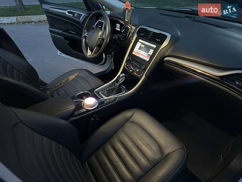 Седан Ford Fusion 2015 в Херсоні