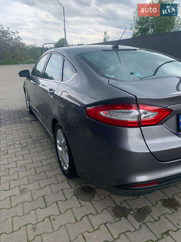 Седан Ford Fusion 2012 в Косове