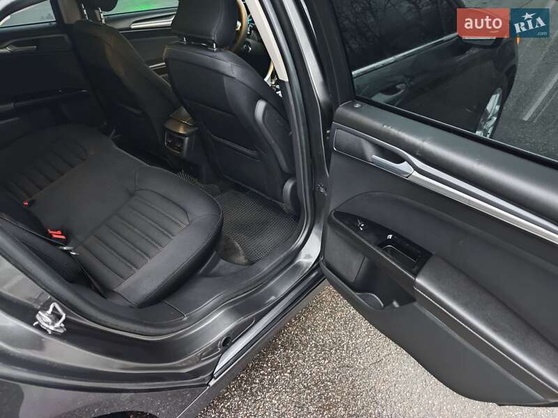 Седан Ford Fusion 2015 в Сумах