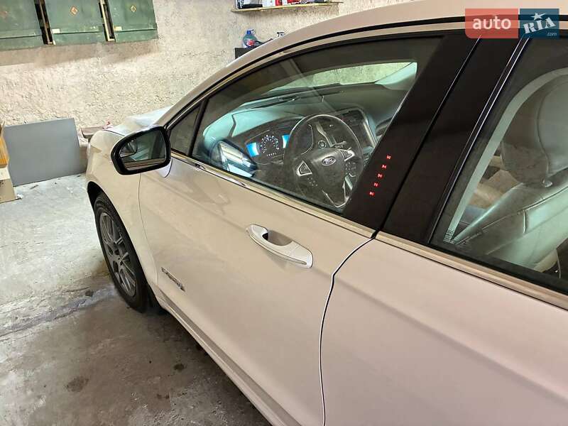 Седан Ford Fusion 2016 в Терновке