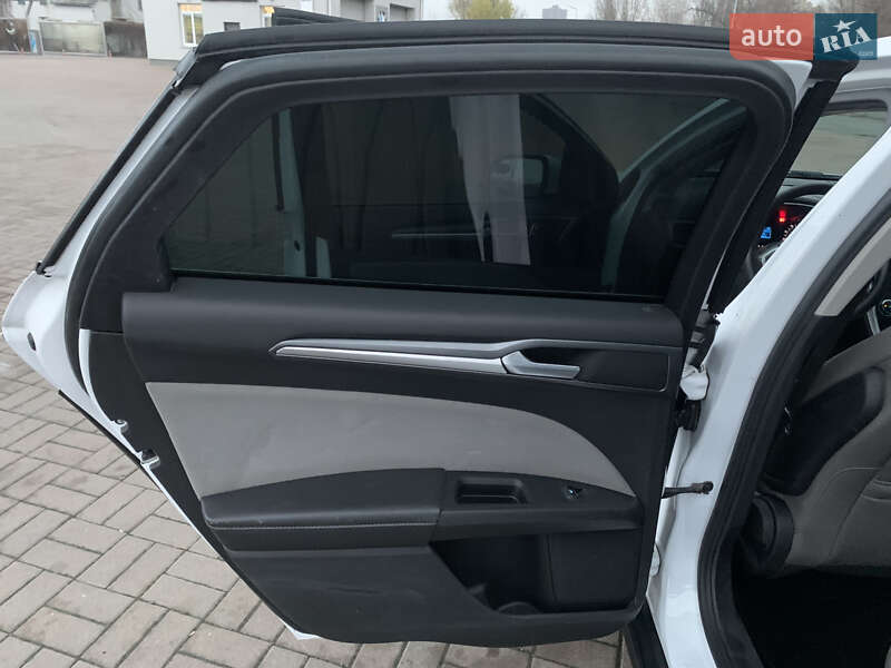 Седан Ford Fusion 2016 в Киеве фото 10 Седан Ford Fusion 2016 в Киеве