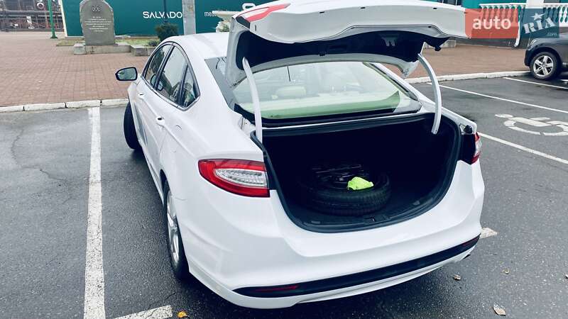 Седан Ford Fusion 2014 в Черкасах
