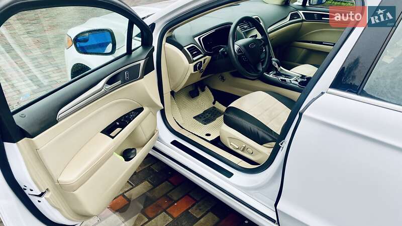 Седан Ford Fusion 2014 в Черкасах