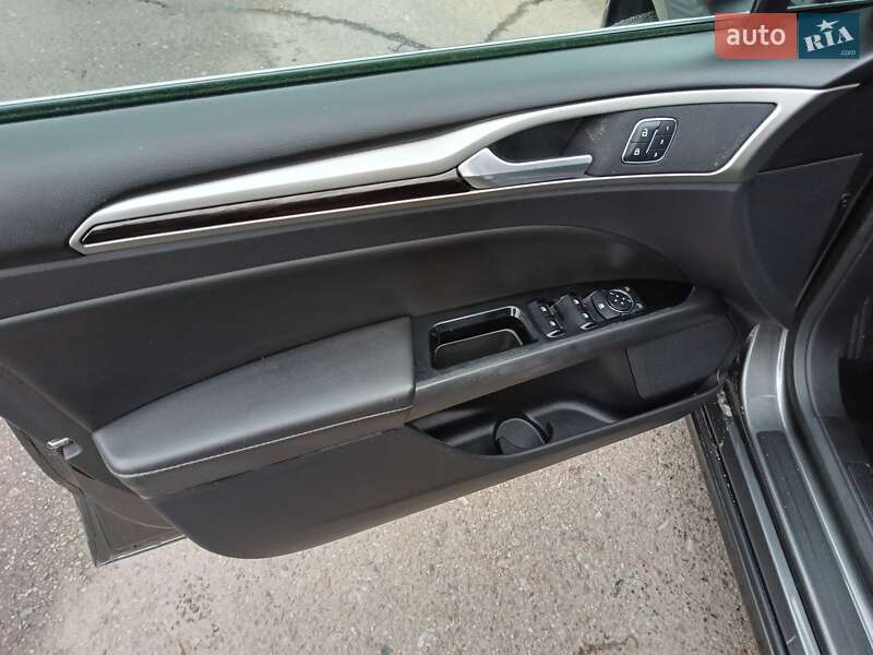 Седан Ford Fusion 2015 в Чернігові