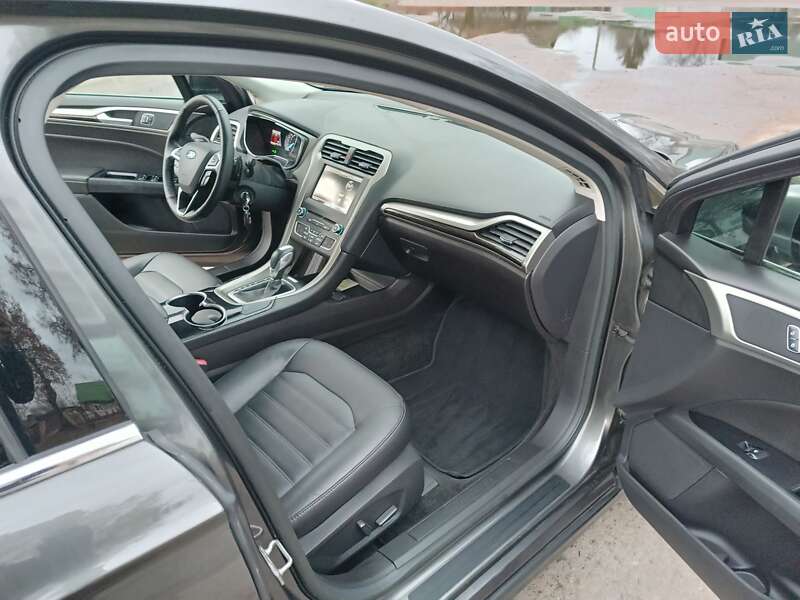 Седан Ford Fusion 2015 в Чернігові