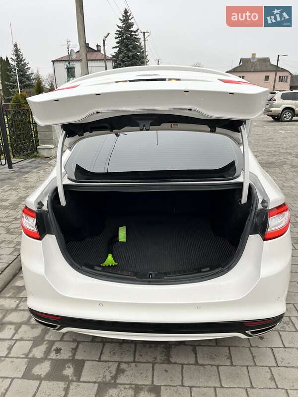 Седан Ford Fusion 2014 в Бродах