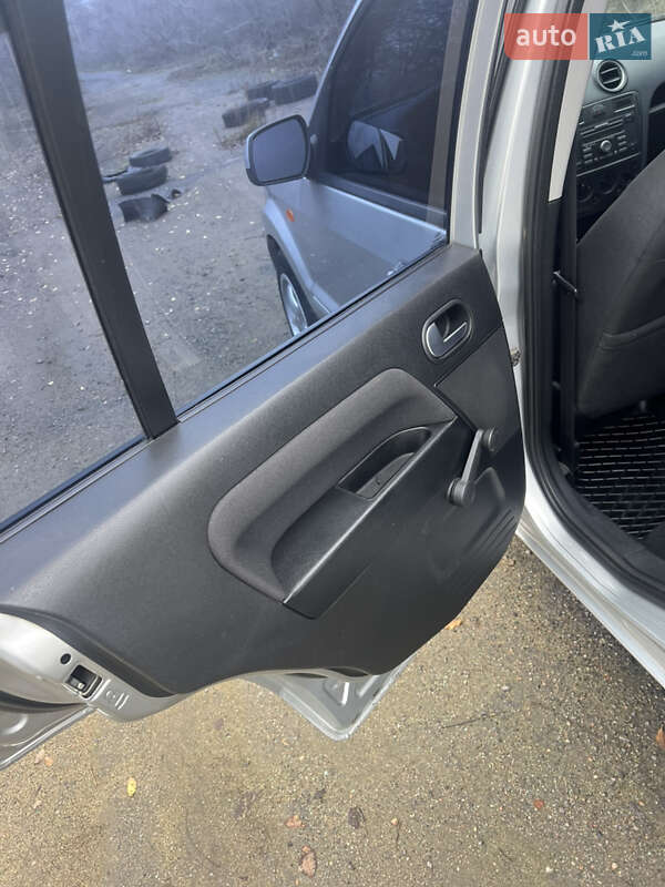 Хэтчбек Ford Fusion 2010 в Каменском