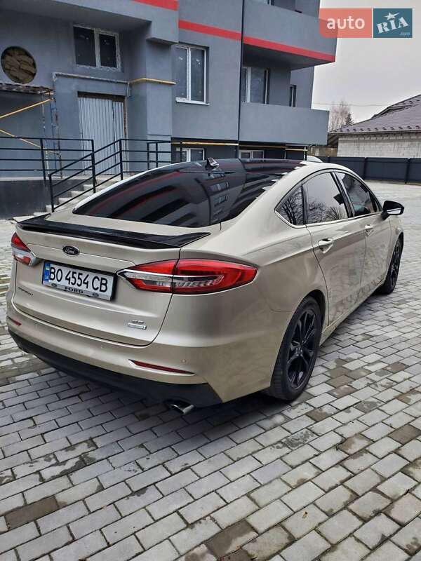 Седан Ford Fusion 2019 в Борщеве
