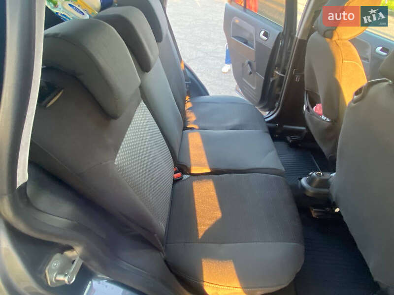 Хэтчбек Ford Fusion 2005 в Владимире фото 9 Хэтчбек Ford Fusion 2005 в Владимире