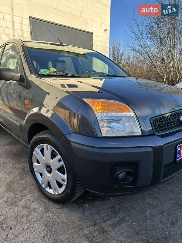 Хэтчбек Ford Fusion 2007 в Хороле