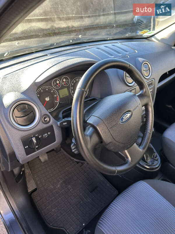 Хэтчбек Ford Fusion 2007 в Хороле