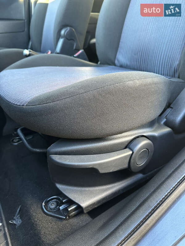 Хэтчбек Ford Fusion 2007 в Хороле