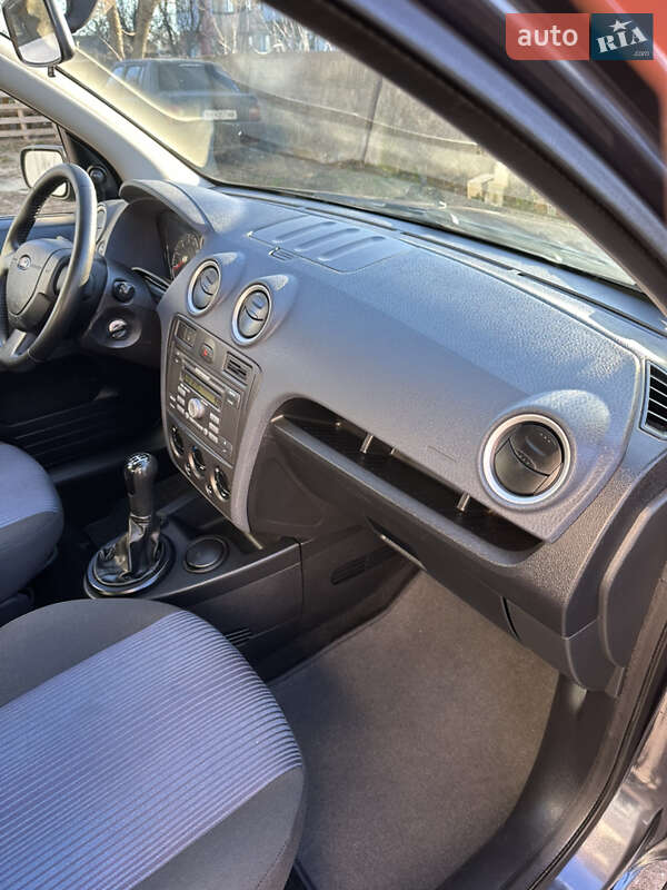 Хэтчбек Ford Fusion 2007 в Хороле