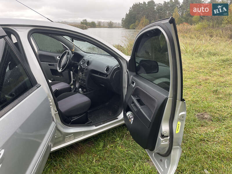 Хэтчбек Ford Fusion 2011 в Калиновке