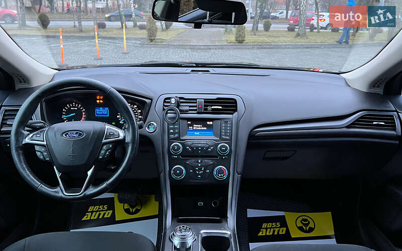 Седан Ford Fusion 2018 в Львове