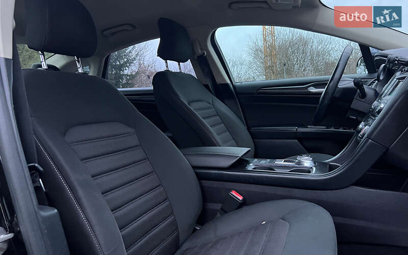 Седан Ford Fusion 2018 в Львове