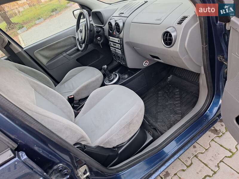 Хэтчбек Ford Fusion 2003 в Черновцах