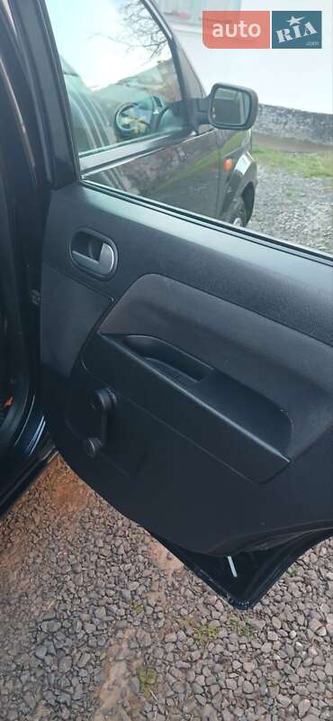 Хэтчбек Ford Fusion 2005 в Дунаевцах