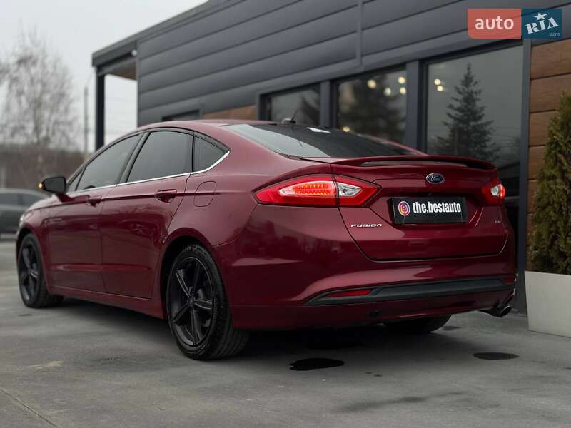 Седан Ford Fusion 2015 в Ровно