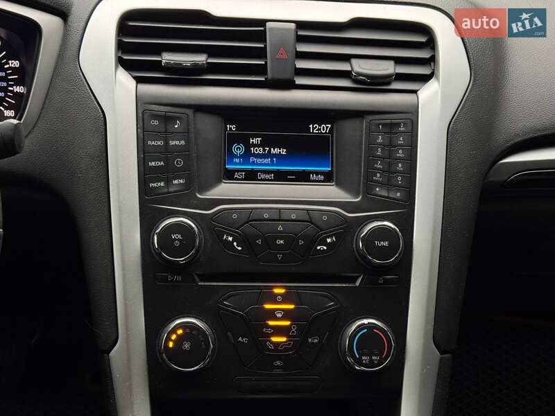 Седан Ford Fusion 2015 в Ровно